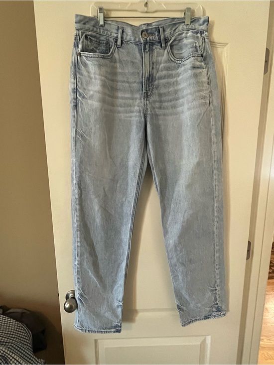 American Eagle Outfitters Denim - American Eagle Outfitters Light Wash 90’s Boyfriend Jeans Women’s Size 8
